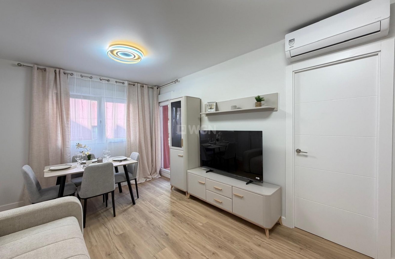 Odsprzedaż - Mieszkanie w bloku - Torrevieja - Centro
