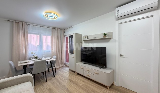 Odsprzedaż - Mieszkanie w bloku - Torrevieja - Centro