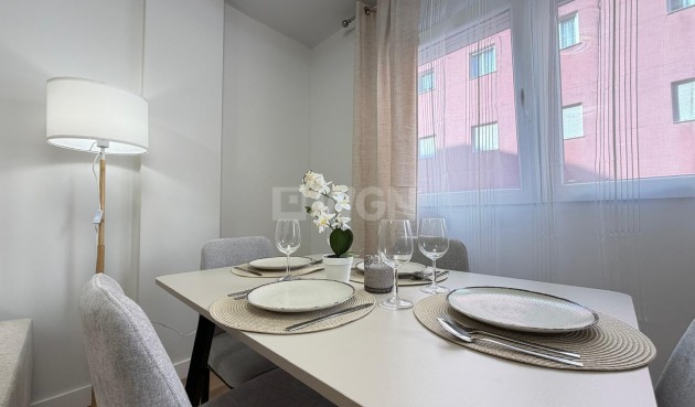 Odsprzedaż - Mieszkanie w bloku - Torrevieja - Centro