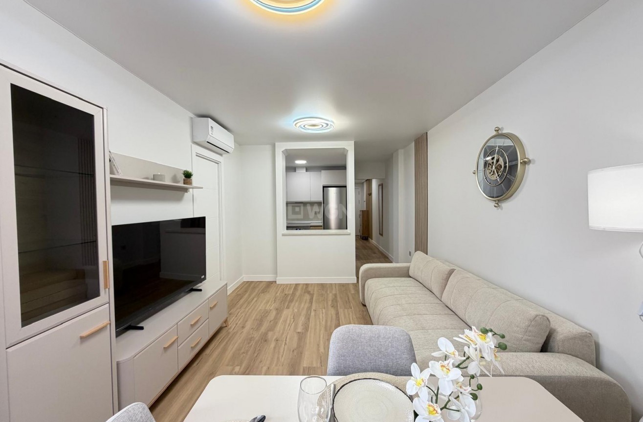 Odsprzedaż - Mieszkanie w bloku - Torrevieja - Centro
