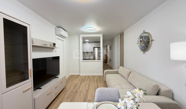 Odsprzedaż - Mieszkanie w bloku - Torrevieja - Centro