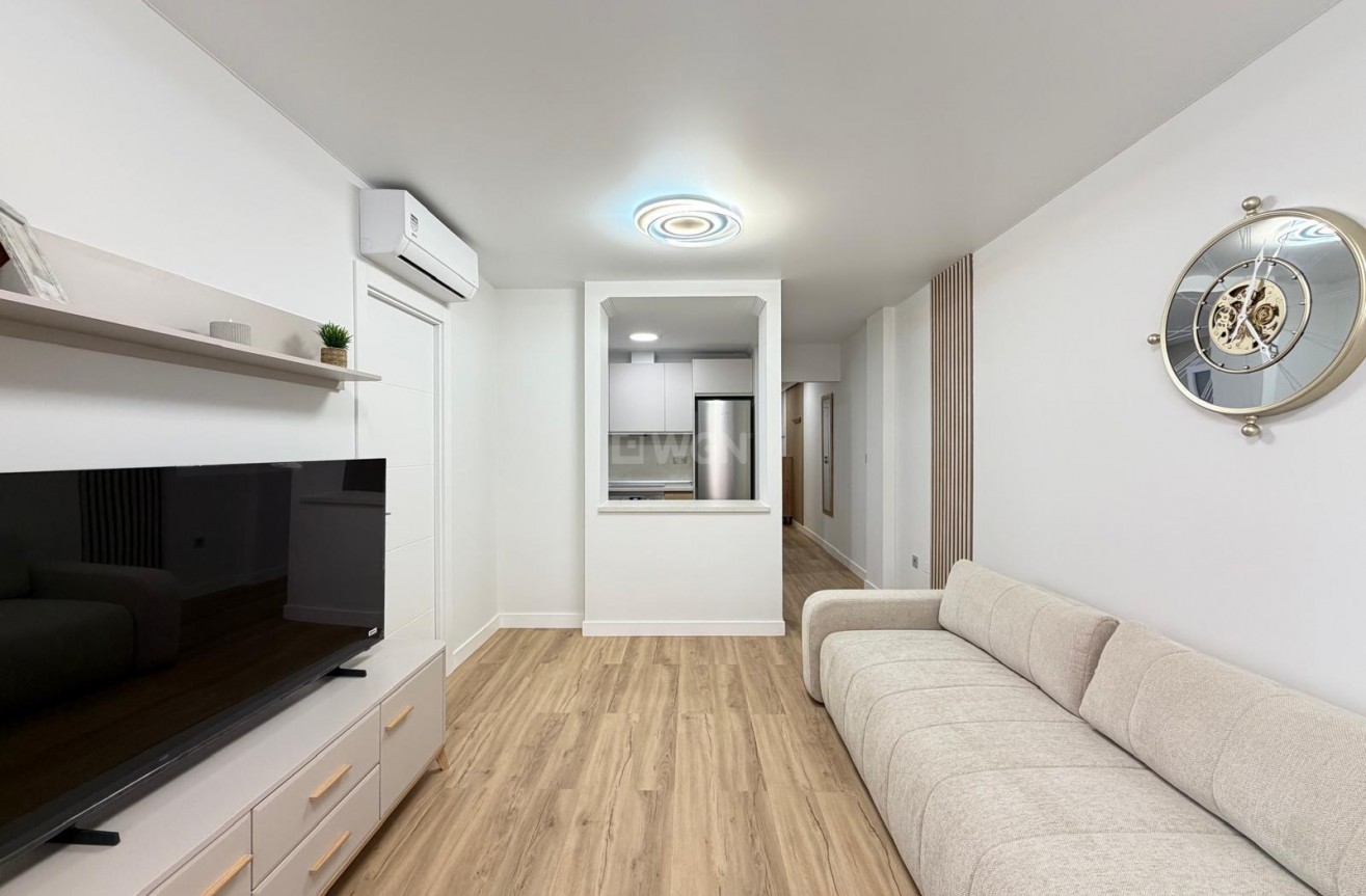 Odsprzedaż - Mieszkanie w bloku - Torrevieja - Centro
