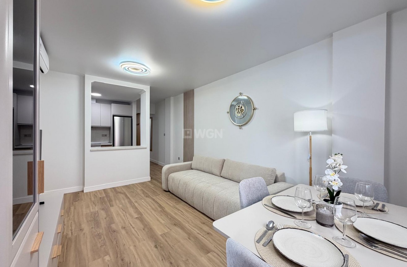 Odsprzedaż - Mieszkanie w bloku - Torrevieja - Centro