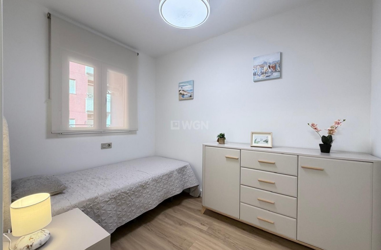 Odsprzedaż - Mieszkanie w bloku - Torrevieja - Centro