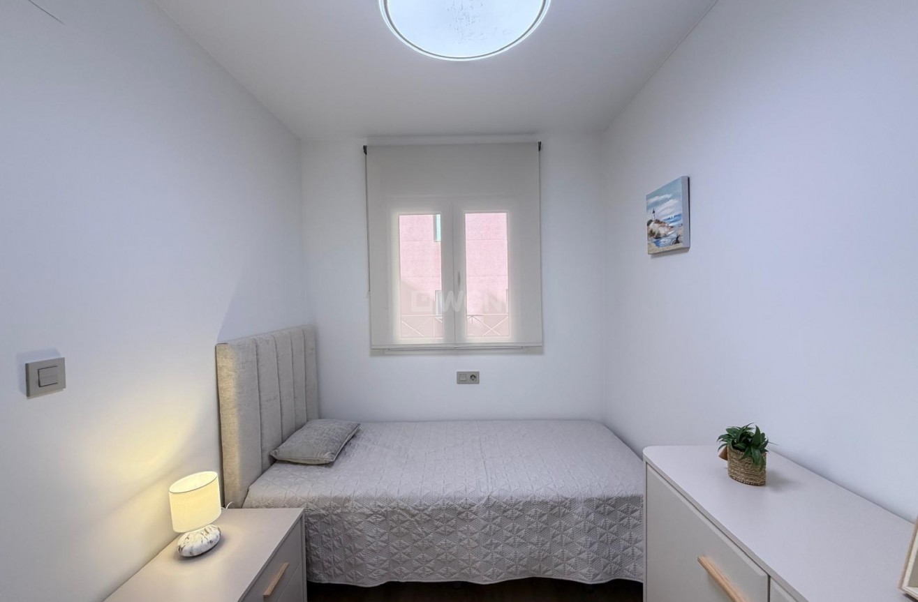 Odsprzedaż - Mieszkanie w bloku - Torrevieja - Centro