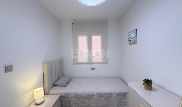 Odsprzedaż - Mieszkanie w bloku - Torrevieja - Centro