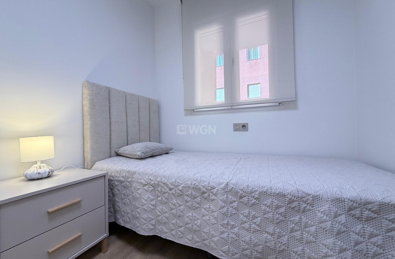 Odsprzedaż - Mieszkanie w bloku - Torrevieja - Centro