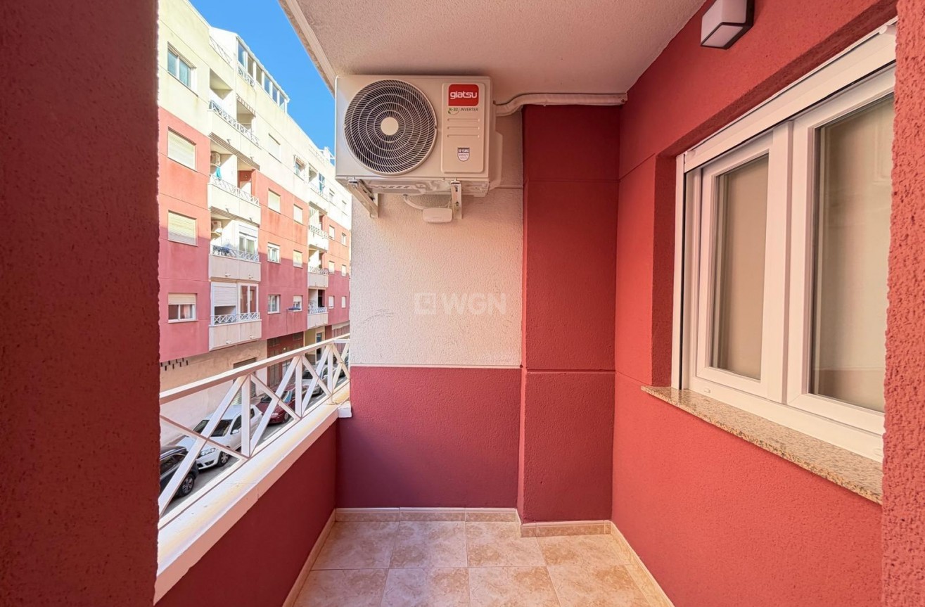 Odsprzedaż - Mieszkanie w bloku - Torrevieja - Centro