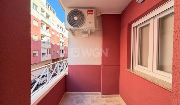 Odsprzedaż - Mieszkanie w bloku - Torrevieja - Centro