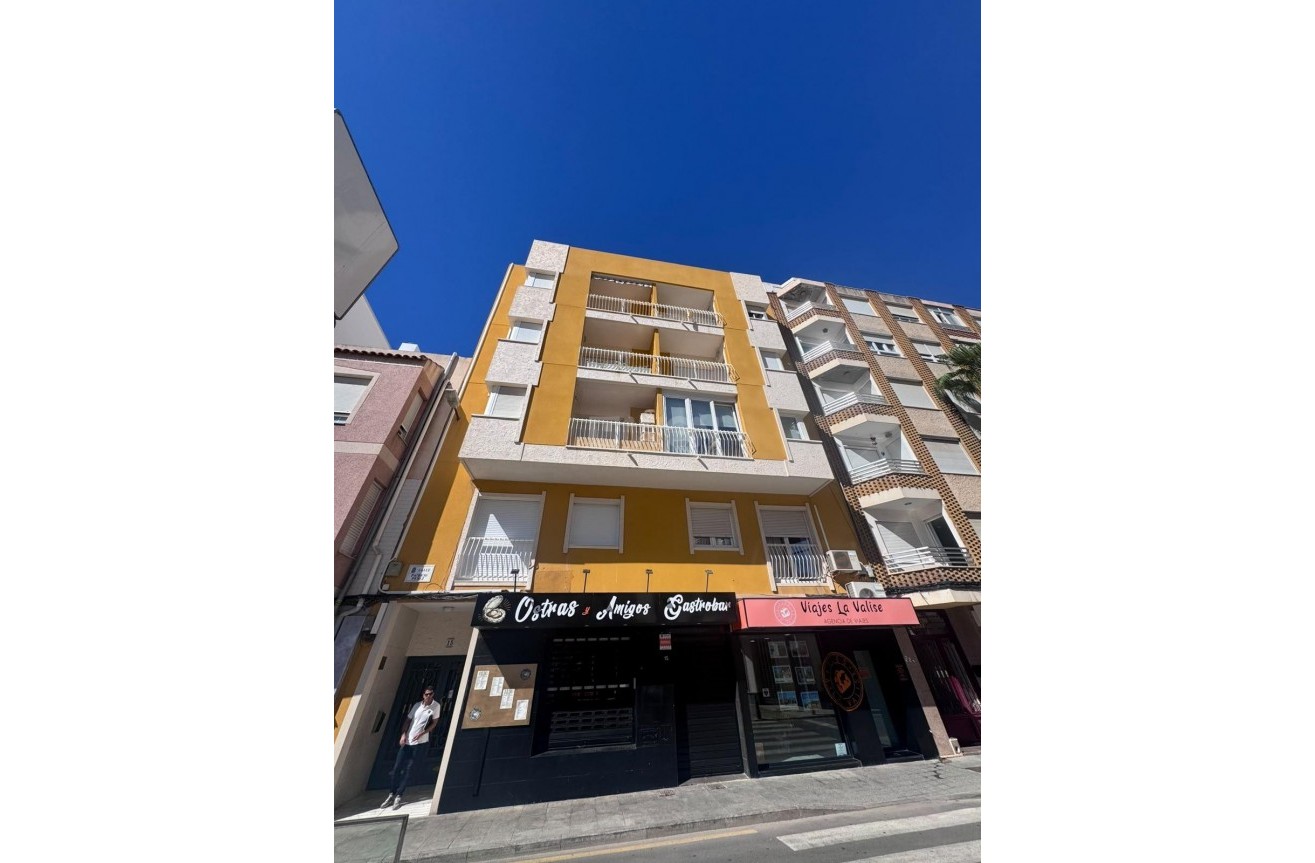 Odsprzedaż - Mieszkanie w bloku - Torrevieja - Centro