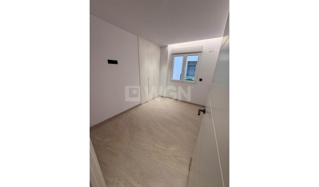 Odsprzedaż - Mieszkanie w bloku - Torrevieja - Centro