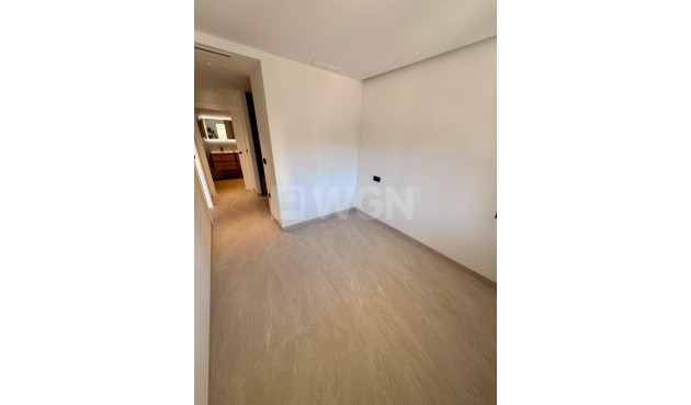 Odsprzedaż - Mieszkanie w bloku - Torrevieja - Centro