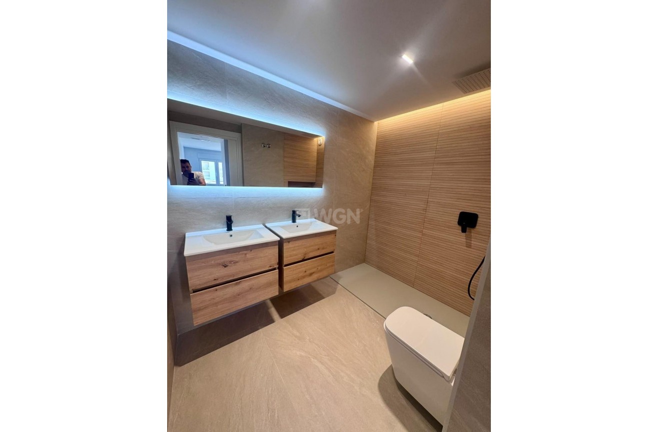 Odsprzedaż - Mieszkanie w bloku - Torrevieja - Centro