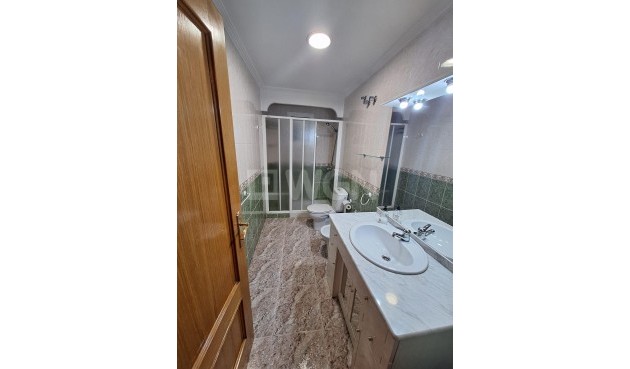 Odsprzedaż - Mieszkanie w bloku - Torrevieja - Estacion De Autobuses