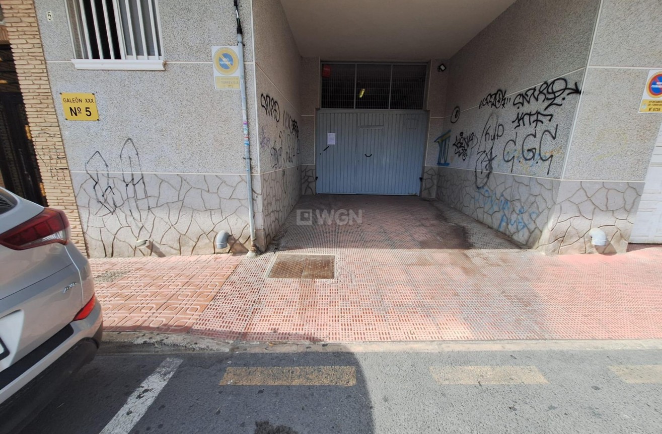 Odsprzedaż - Mieszkanie w bloku - Torrevieja - Estacion De Autobuses