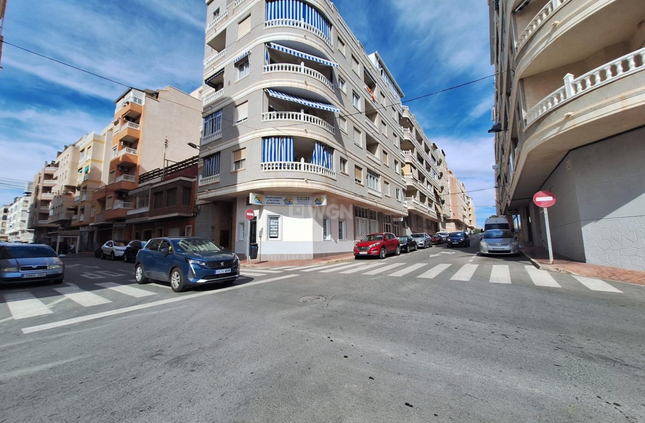 Odsprzedaż - Mieszkanie w bloku - Torrevieja - Estacion De Autobuses