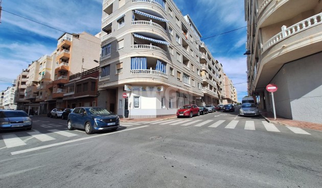 Odsprzedaż - Mieszkanie w bloku - Torrevieja - Estacion De Autobuses