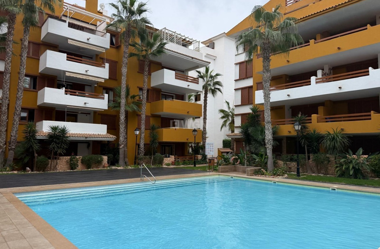 Odsprzedaż - Mieszkanie w bloku - Torrevieja - Punta Prima