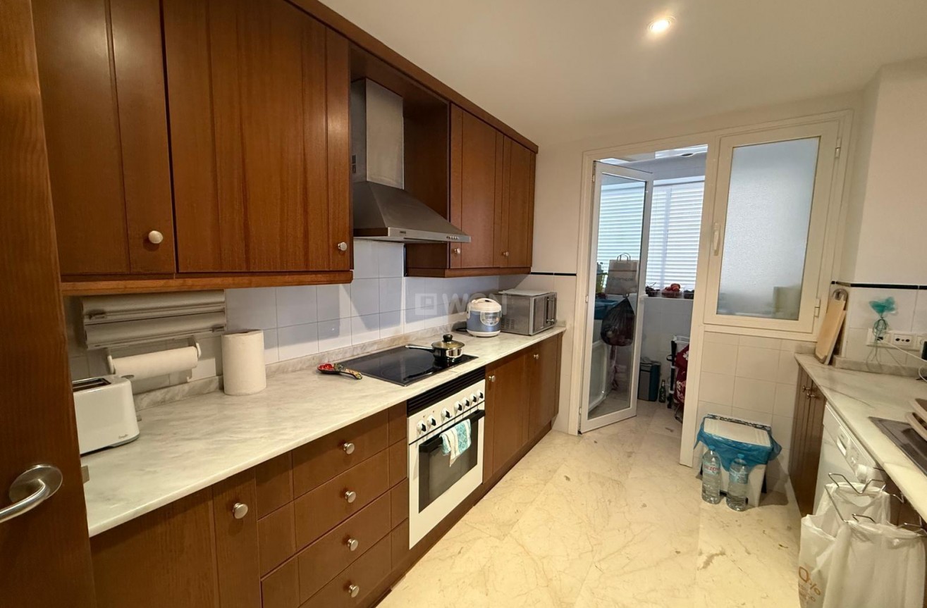 Odsprzedaż - Mieszkanie w bloku - Torrevieja - Punta Prima