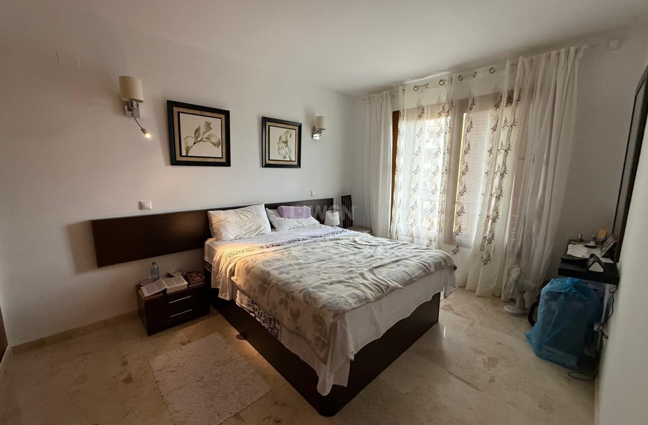 Odsprzedaż - Mieszkanie w bloku - Torrevieja - Punta Prima