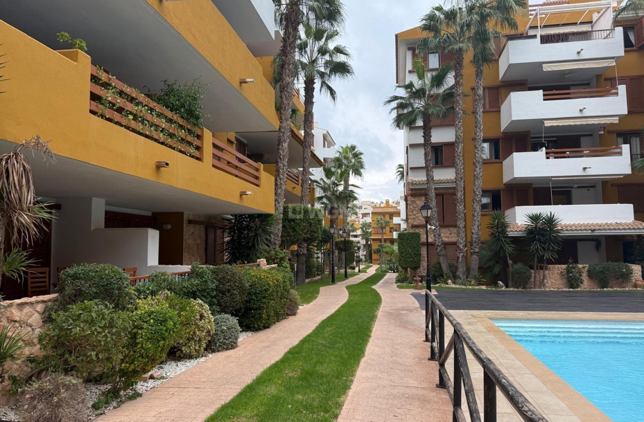 Odsprzedaż - Mieszkanie w bloku - Torrevieja - Punta Prima
