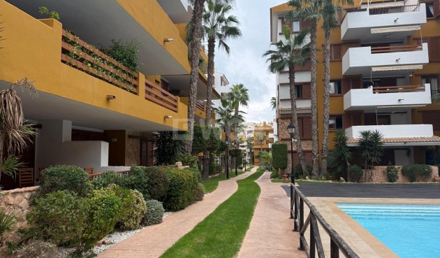 Odsprzedaż - Mieszkanie w bloku - Torrevieja - Punta Prima