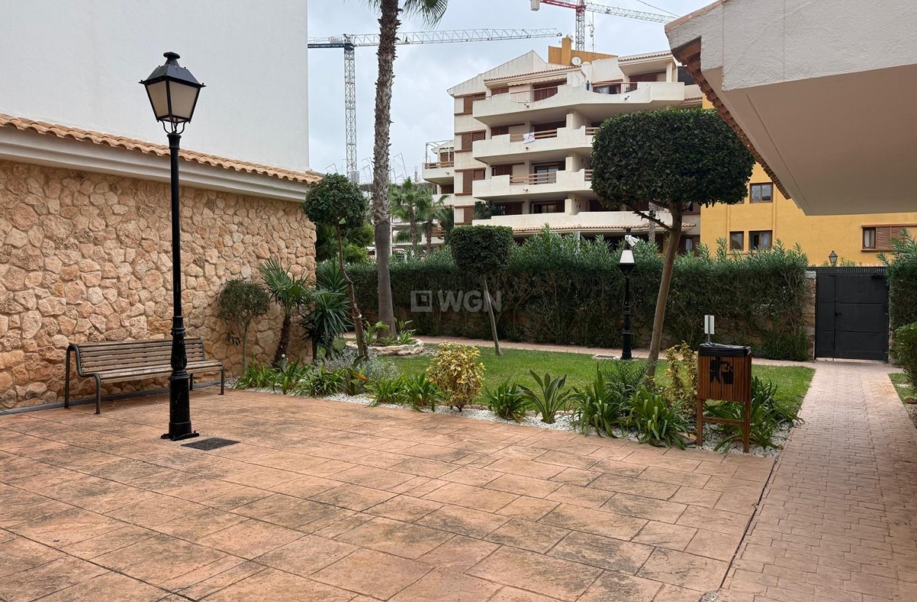 Odsprzedaż - Mieszkanie w bloku - Torrevieja - Punta Prima