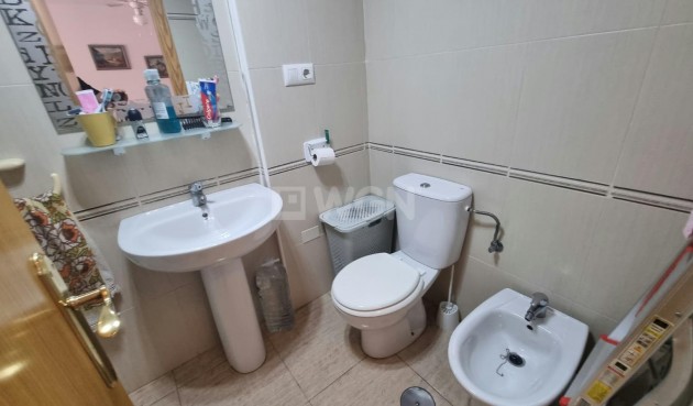Odsprzedaż - Mieszkanie w bloku - Torrevieja - Centro