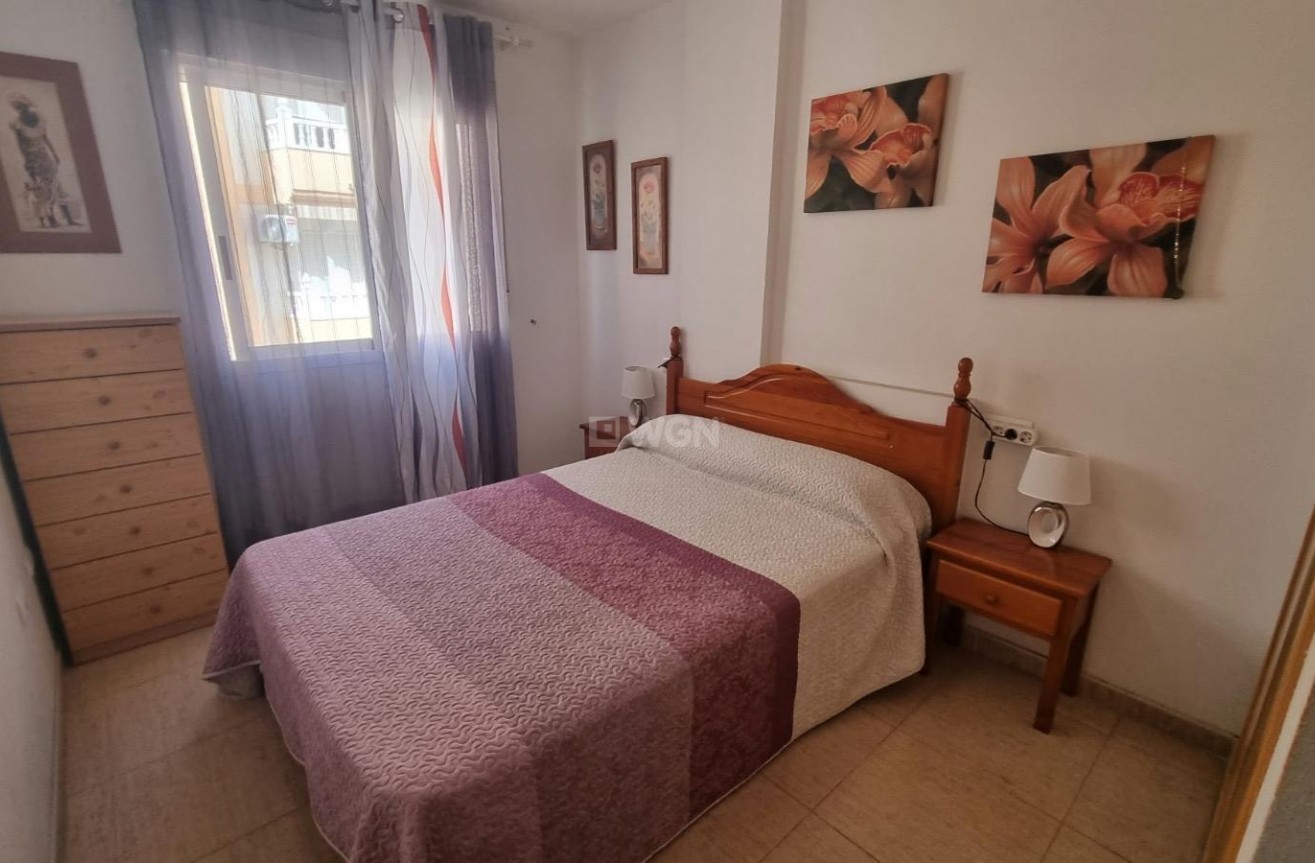Odsprzedaż - Mieszkanie w bloku - Torrevieja - Centro