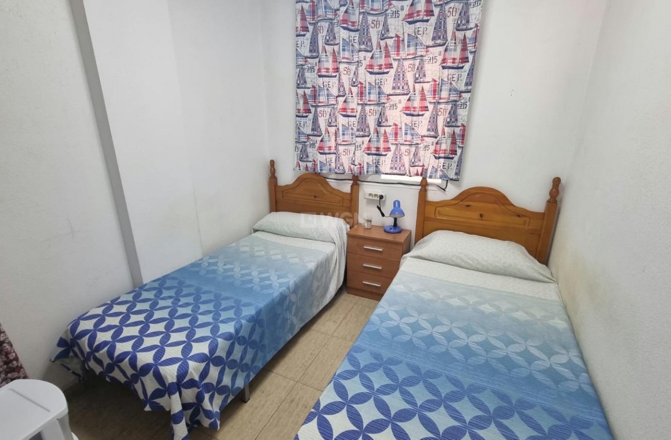 Odsprzedaż - Mieszkanie w bloku - Torrevieja - Centro