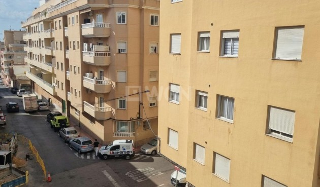 Odsprzedaż - Mieszkanie w bloku - Torrevieja - Centro