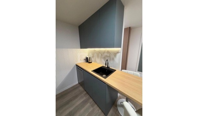 Odsprzedaż - Mieszkanie w bloku - Torrevieja - Centro