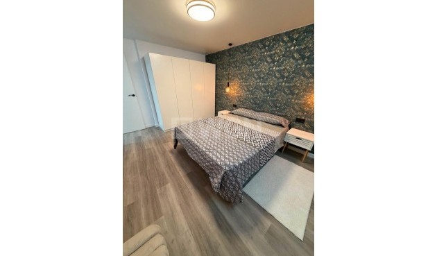 Odsprzedaż - Mieszkanie w bloku - Torrevieja - Centro