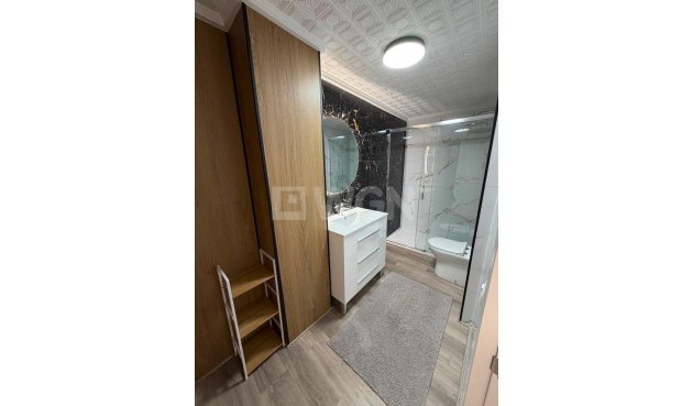 Odsprzedaż - Mieszkanie w bloku - Torrevieja - Centro