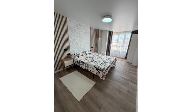 Odsprzedaż - Mieszkanie w bloku - Torrevieja - Centro