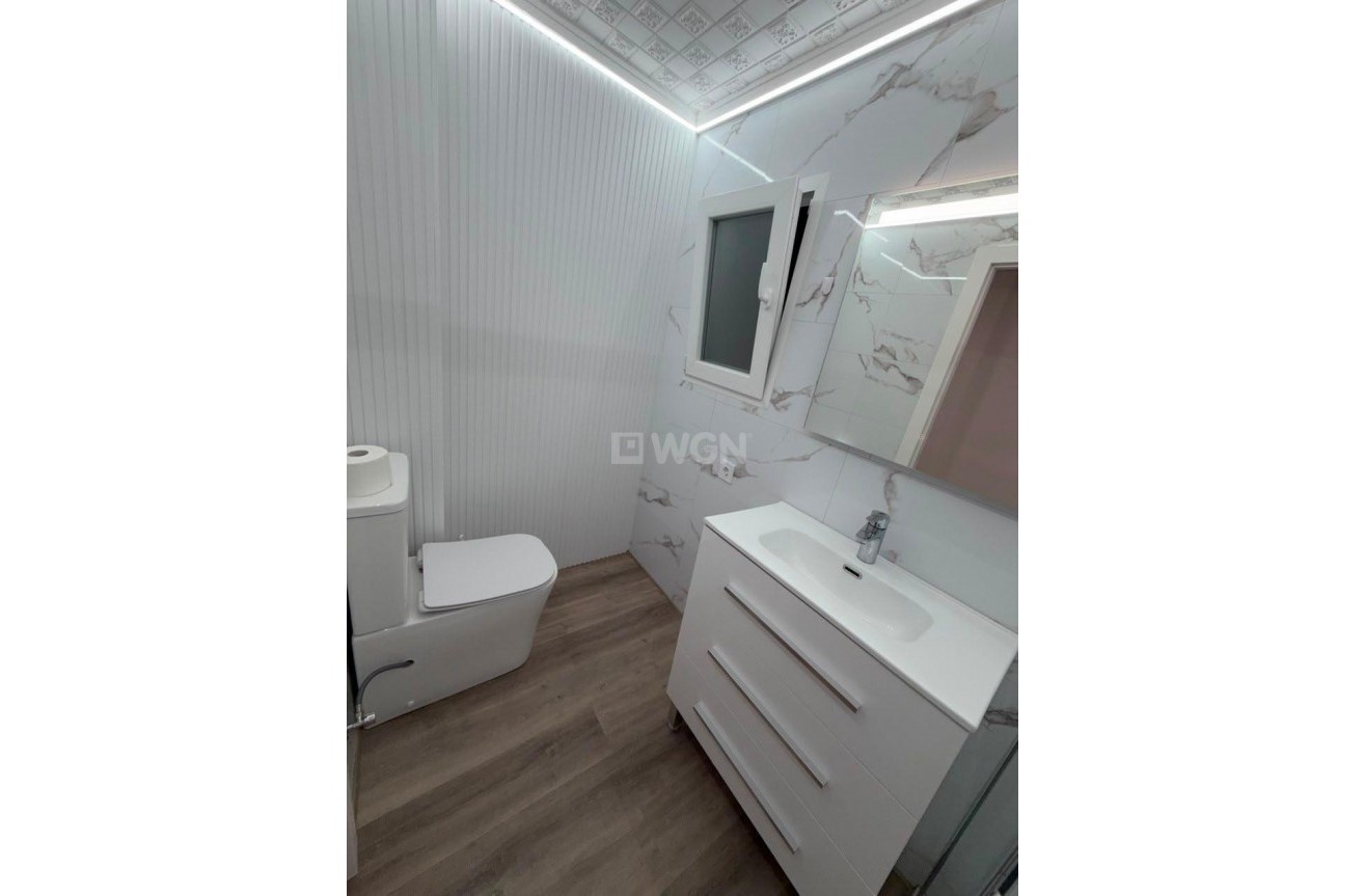 Odsprzedaż - Mieszkanie w bloku - Torrevieja - Centro