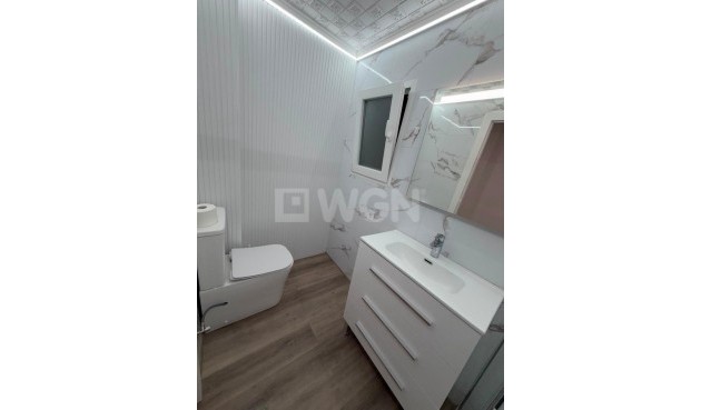 Odsprzedaż - Mieszkanie w bloku - Torrevieja - Centro