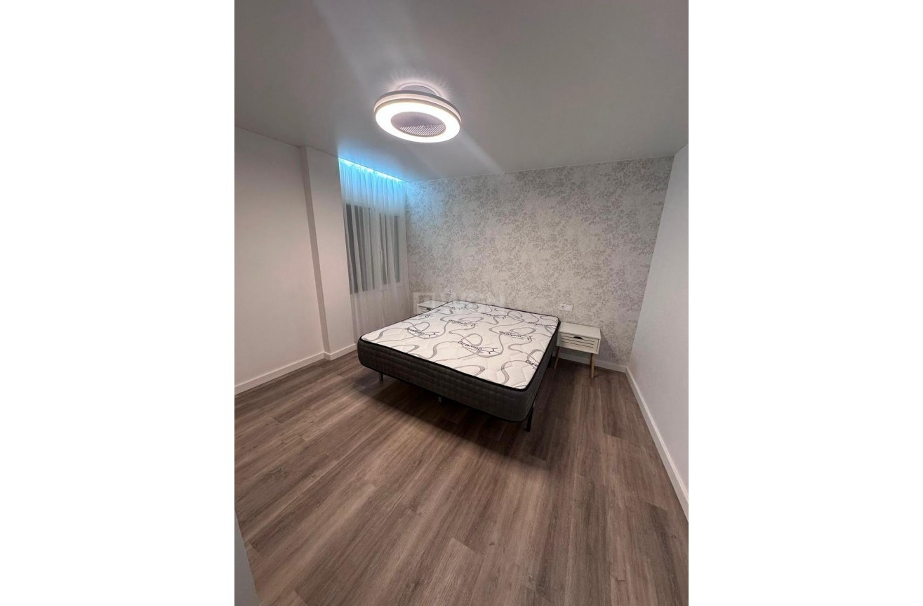 Odsprzedaż - Mieszkanie w bloku - Torrevieja - Centro