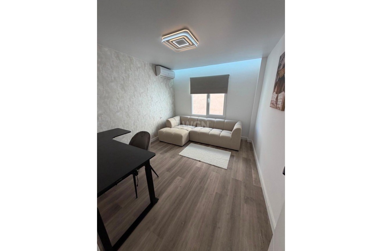 Odsprzedaż - Mieszkanie w bloku - Torrevieja - Centro