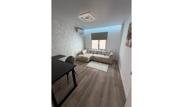 Odsprzedaż - Mieszkanie w bloku - Torrevieja - Centro