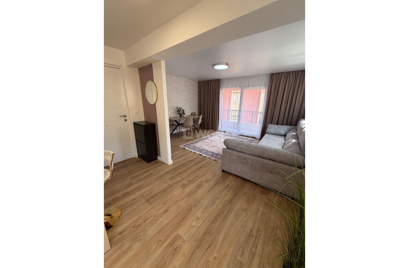 Resale - Apartment / flat - Torrevieja - Playa de los Locos