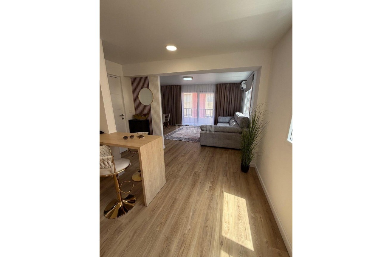 Resale - Apartment / flat - Torrevieja - Playa de los Locos