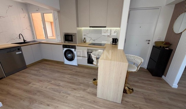 Resale - Apartment / flat - Torrevieja - Playa de los Locos