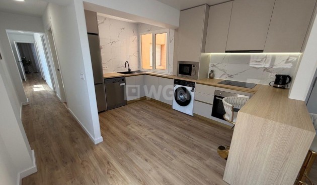 Resale - Apartment / flat - Torrevieja - Playa de los Locos