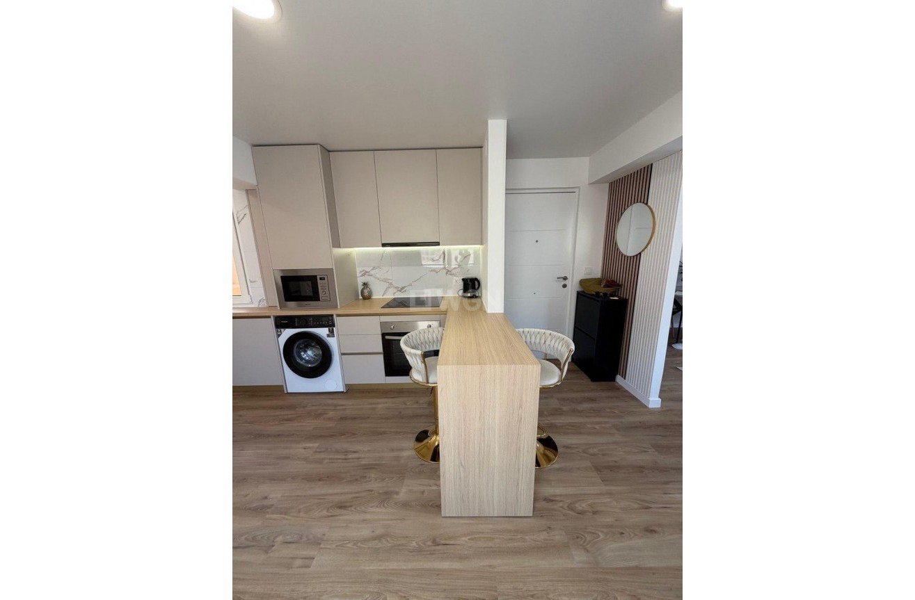 Resale - Apartment / flat - Torrevieja - Playa de los Locos