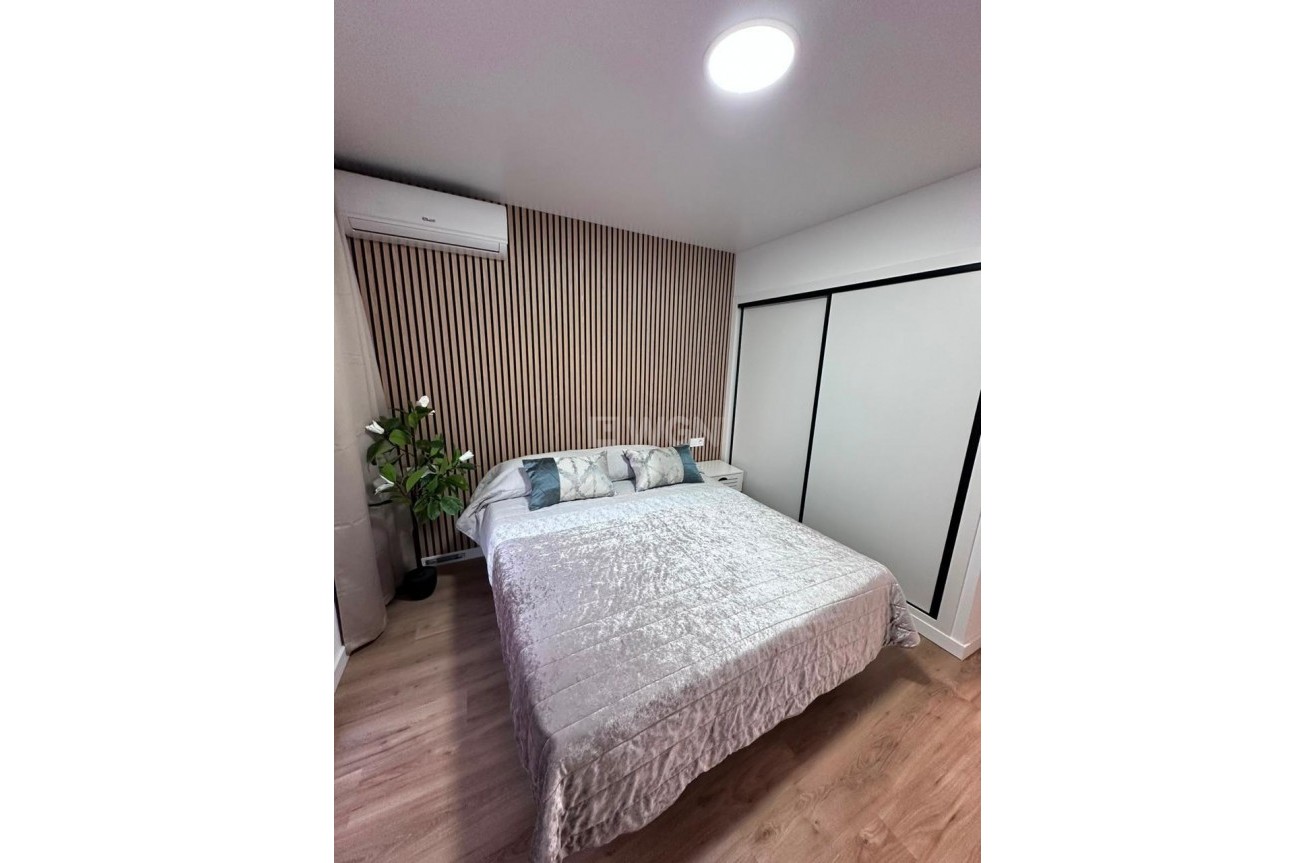 Resale - Apartment / flat - Torrevieja - Playa de los Locos