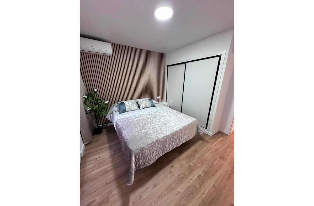 Resale - Apartment / flat - Torrevieja - Playa de los Locos