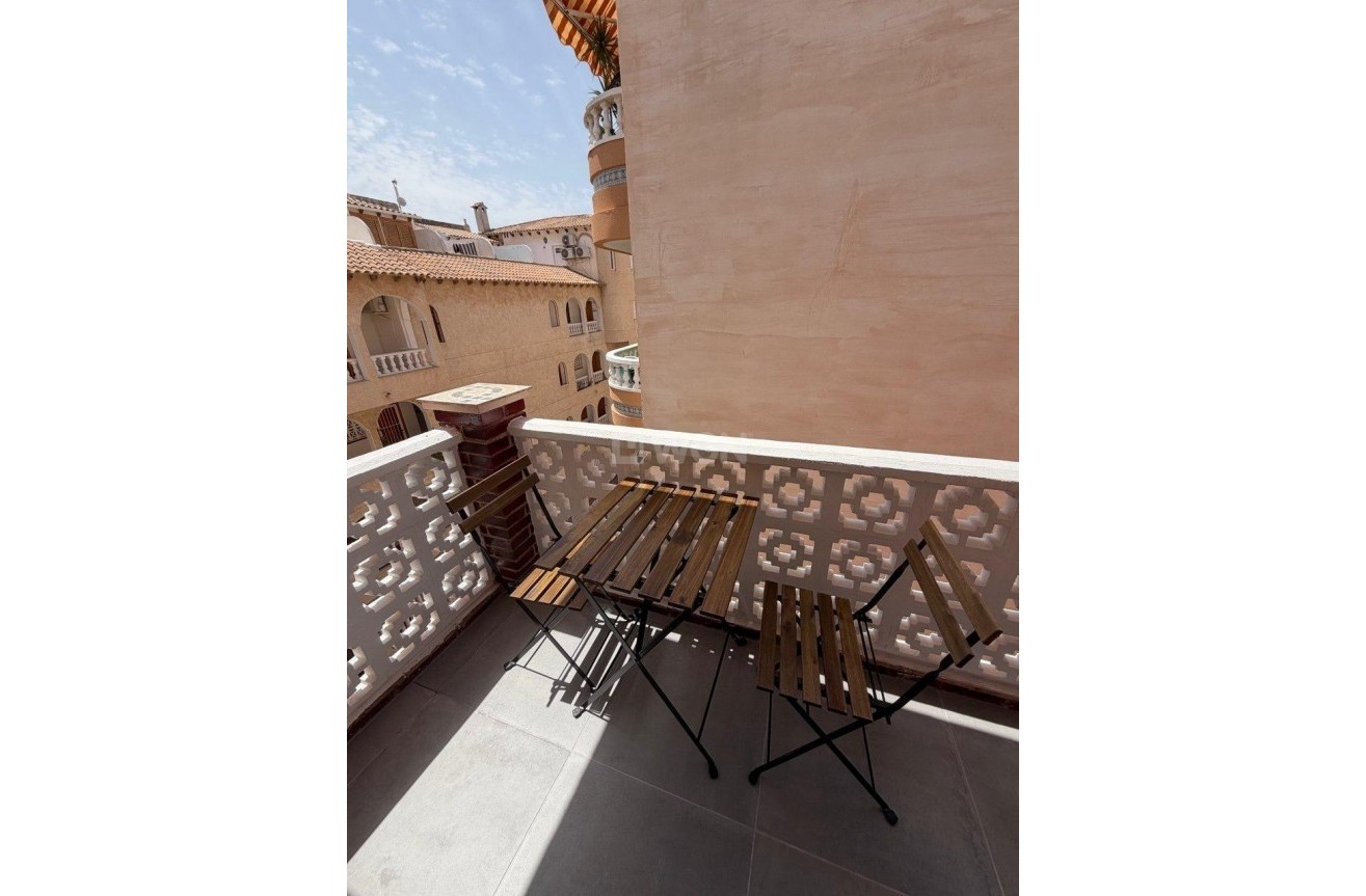 Resale - Apartment / flat - Torrevieja - Playa de los Locos