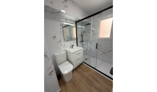 Resale - Apartment / flat - Torrevieja - Playa de los Locos