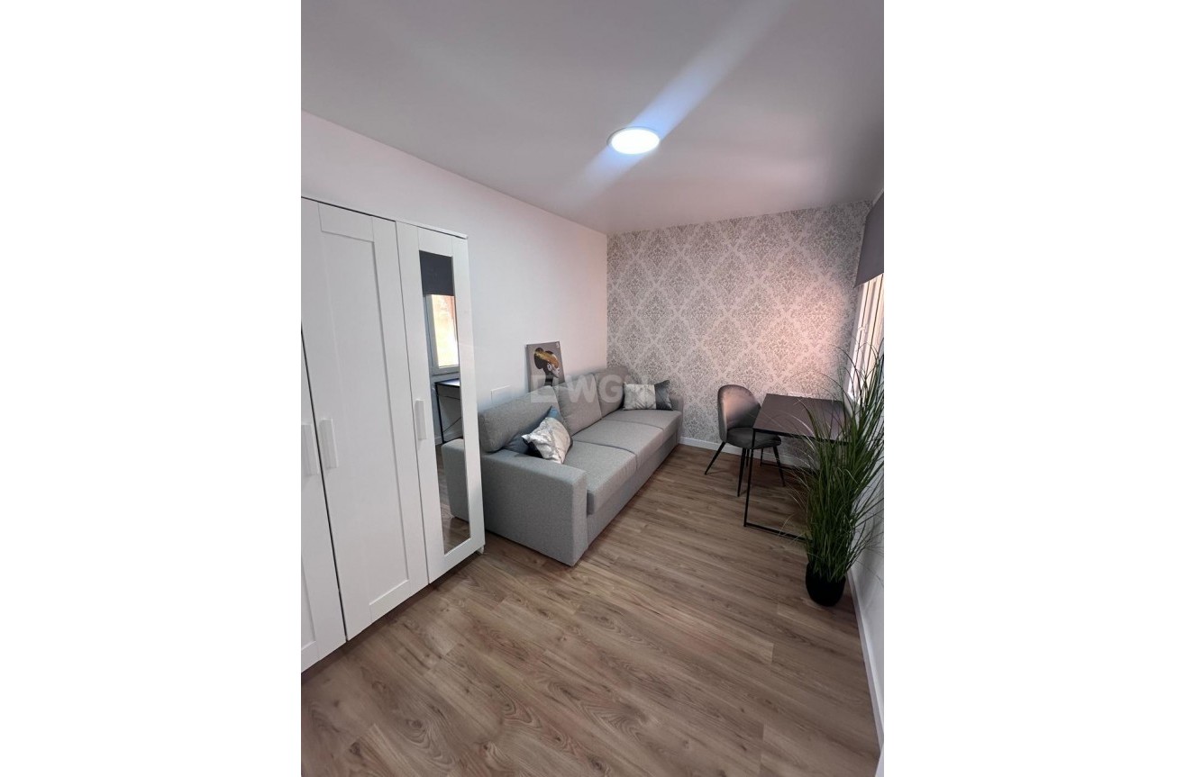 Resale - Apartment / flat - Torrevieja - Playa de los Locos